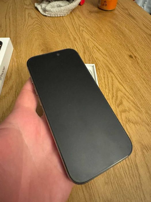 Iphone 16 pro natural titanium 128gb с оставаща още 18 месеца гаранция