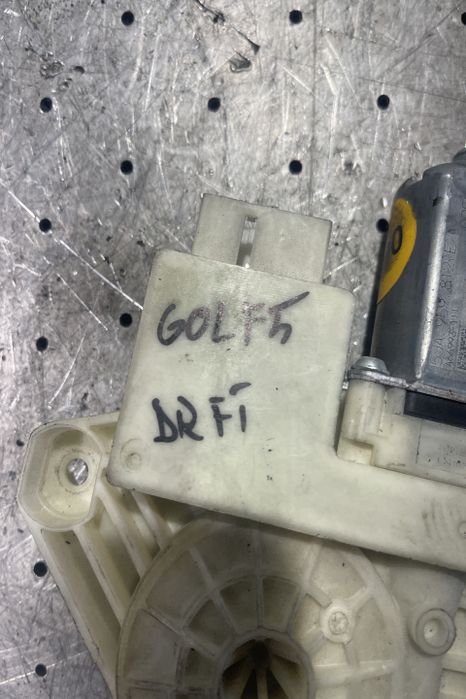 Motoras macara geam fata dreapta 5JA.959.812.E Volkswagen VW Golf a 5