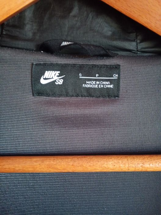 Jacheta Nike SB ca noua
