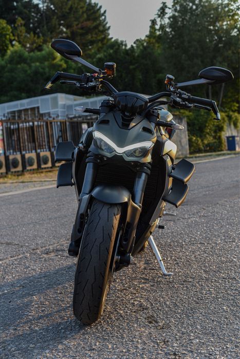 Ducati streetfighter v2 stormgreen  2023