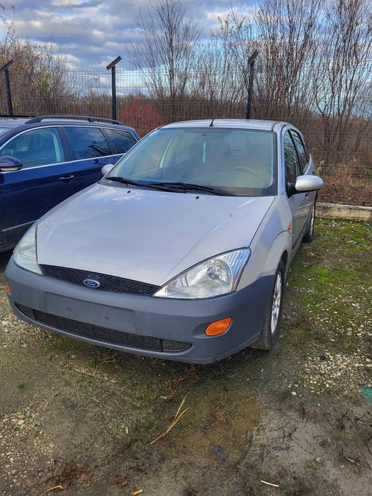 Vând Ford focus 1.6 benzina