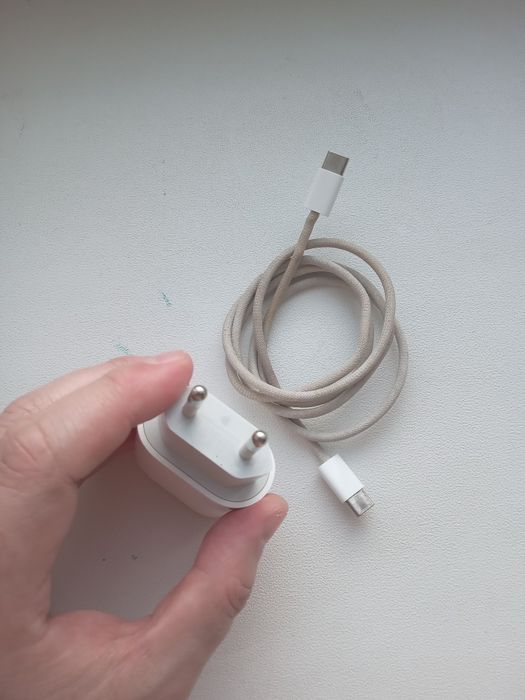 Продам Оригинал от 16 про зарядка ОРИГИНАЛ в хорошем состоянии