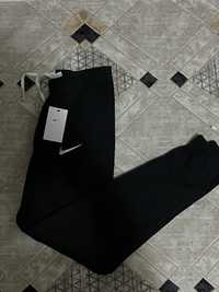 pantaloni nike noi cu eticheta