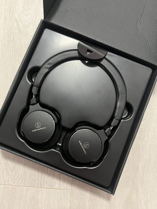 Headphones Audio-Technica ATH-SR5BT, Bluetooth, black.