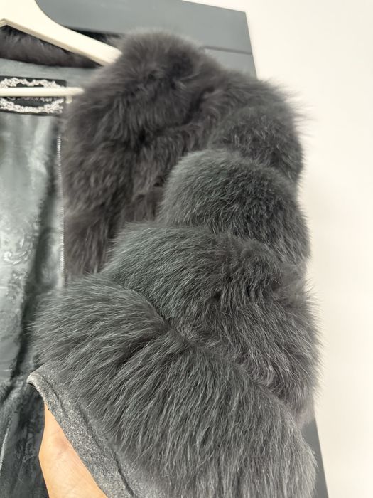 Blana de vulpe,neagra dar bate usor spre gri