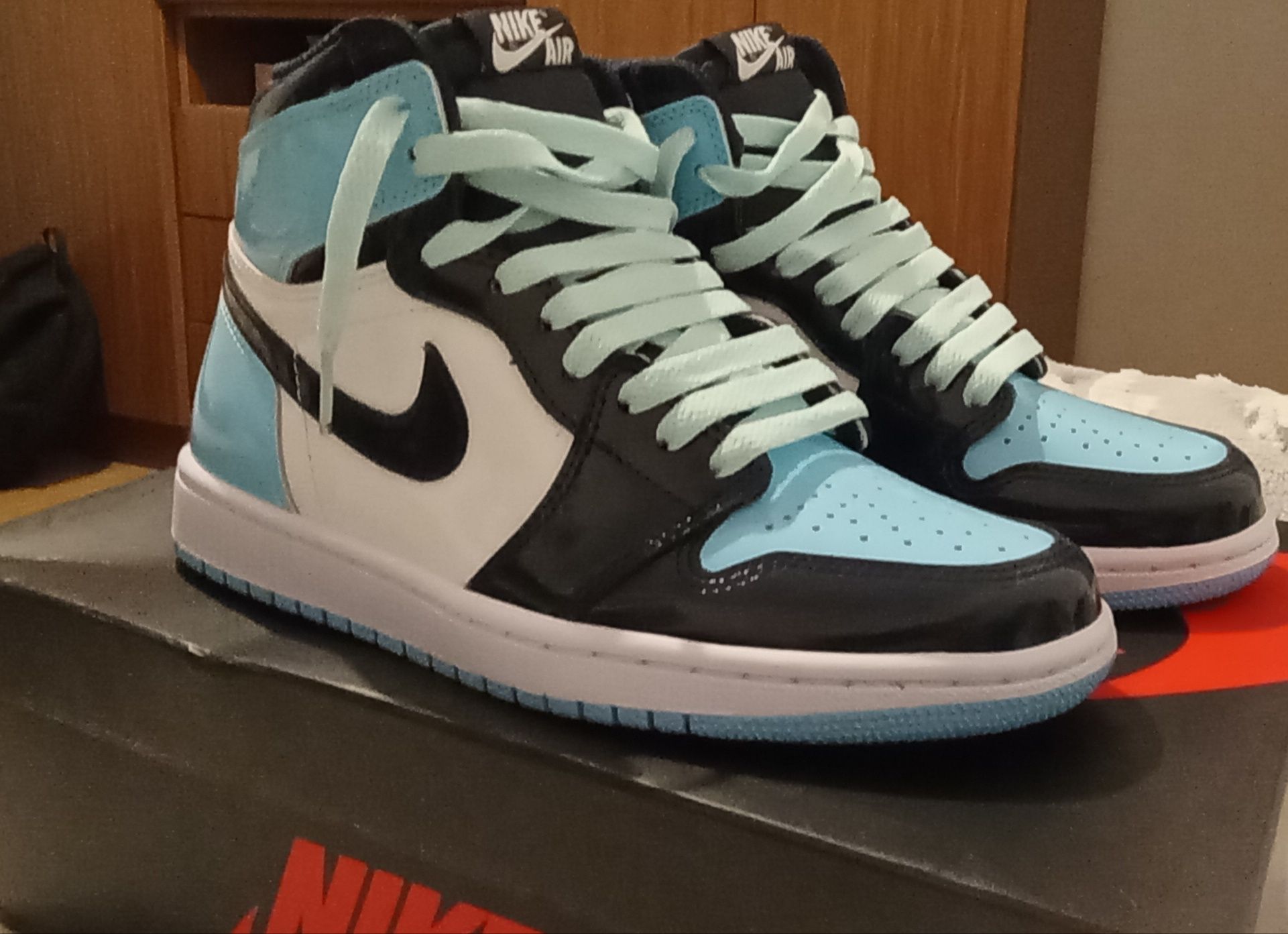 Jordan 1 High Patent Blue