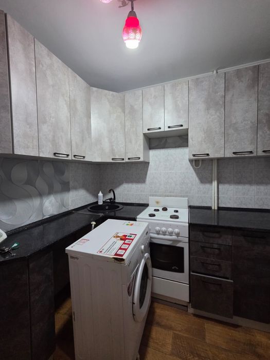 Продам 3 комнатную квартиру на 2м этаже район ЦОТ