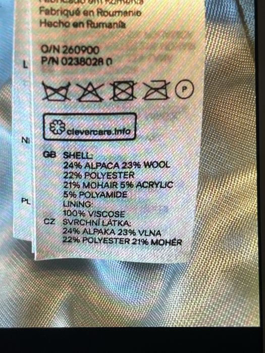 Palton evazat pufos  superb mărimea L/XL