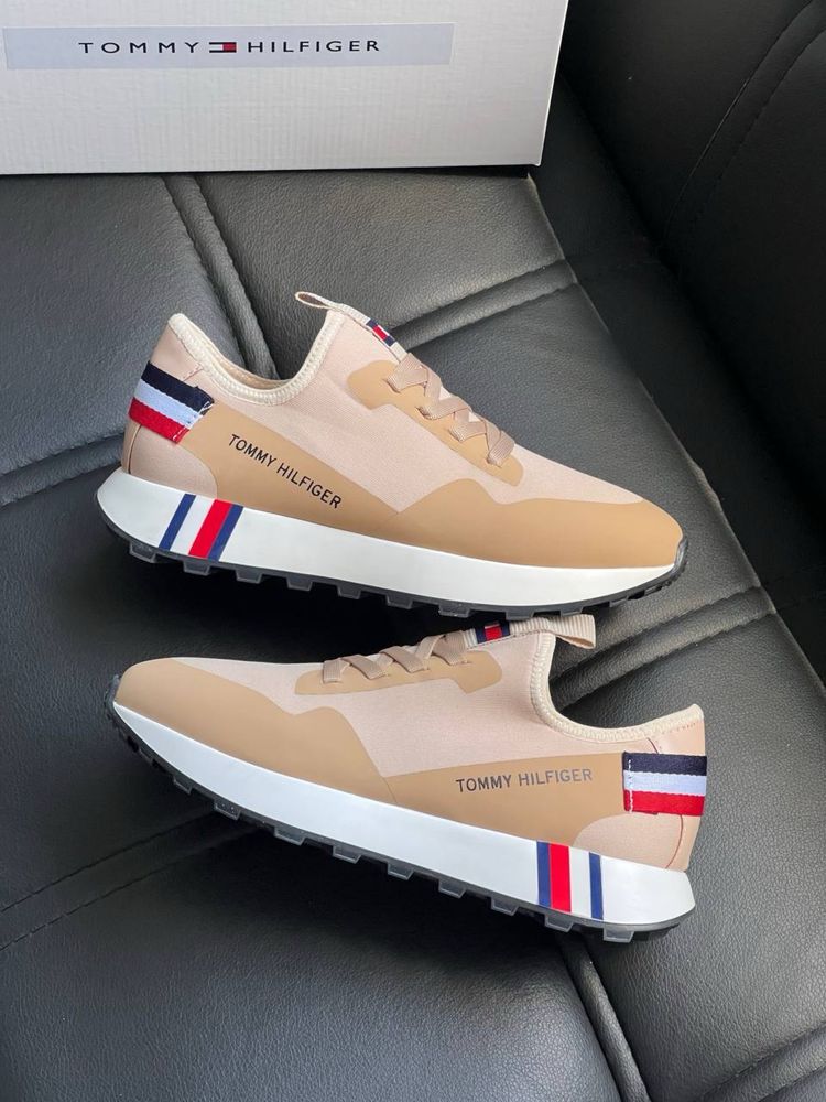 Adidasi Tommy Hilfiger Noi !!! Marimi 36/40 !!!