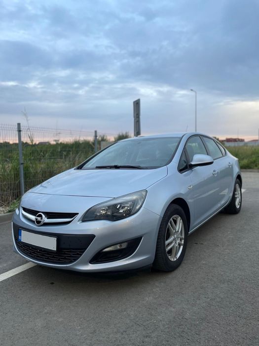 Opel Astra J Sedan, 1.4 Turbo, 140 CP ,benzină, 2017
