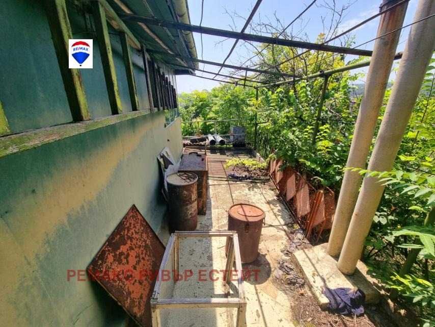 Вила с дворно място местност Мерата, в.з. Средна кула