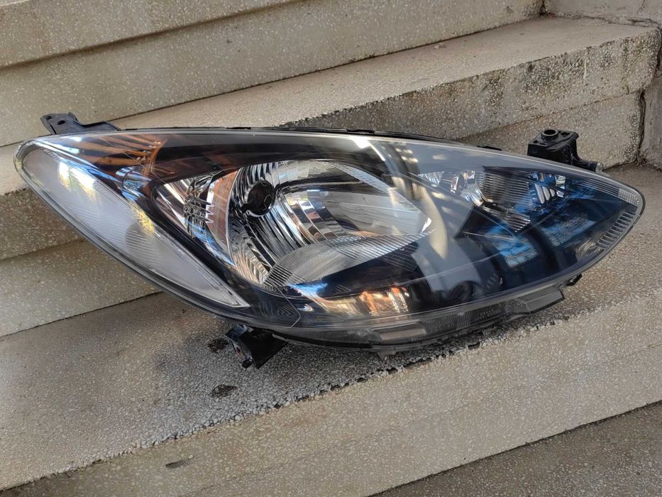 Фарове Mazda 2 ляв десен / Фарове Мазда 2 Оригинални