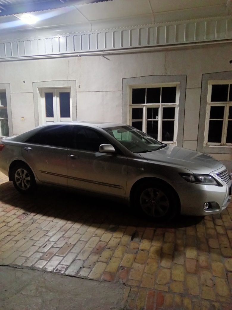 Toyota camry sotiladi