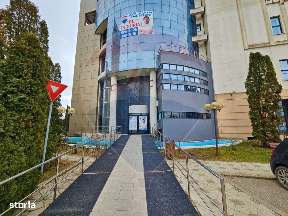 Spatiu comercial de inchiriat 455 mp, str Piata Revolutiei