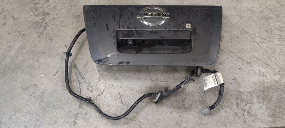 Maner oblon usa spate nissan navara  pathfinder