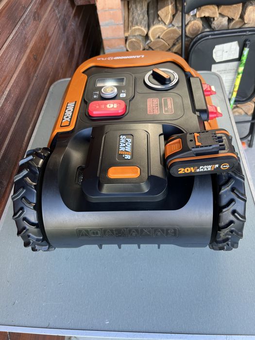Robot Tuns Gazon Worx Landroid M V2 cu Garaj + Garantie