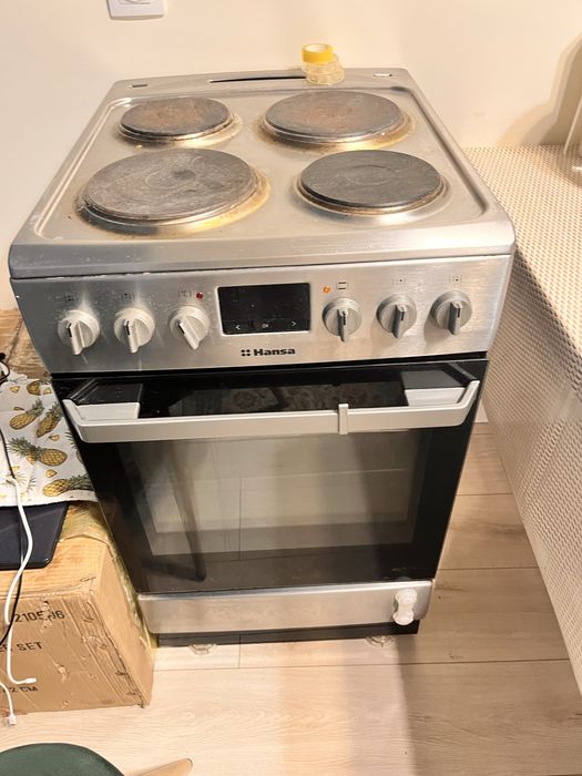 Продам плиту фирмы Ханса с конвекционной духовкой