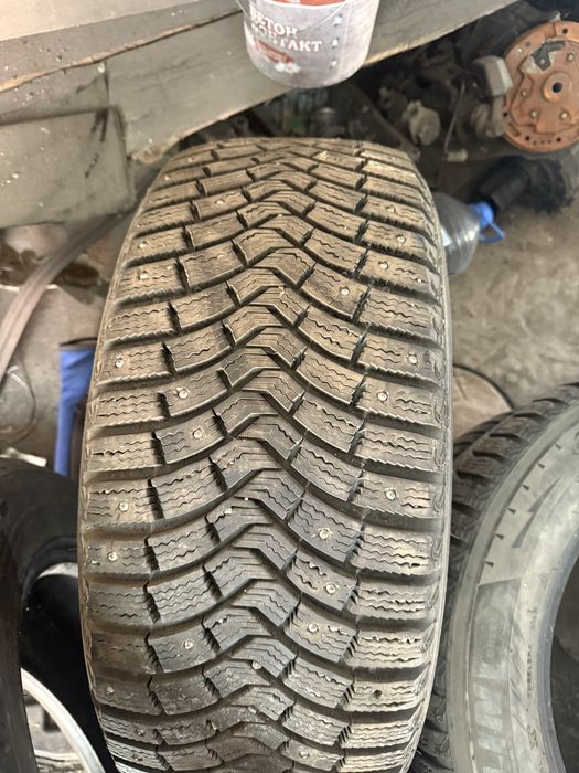 Шины зимние шипованные 255/55/18