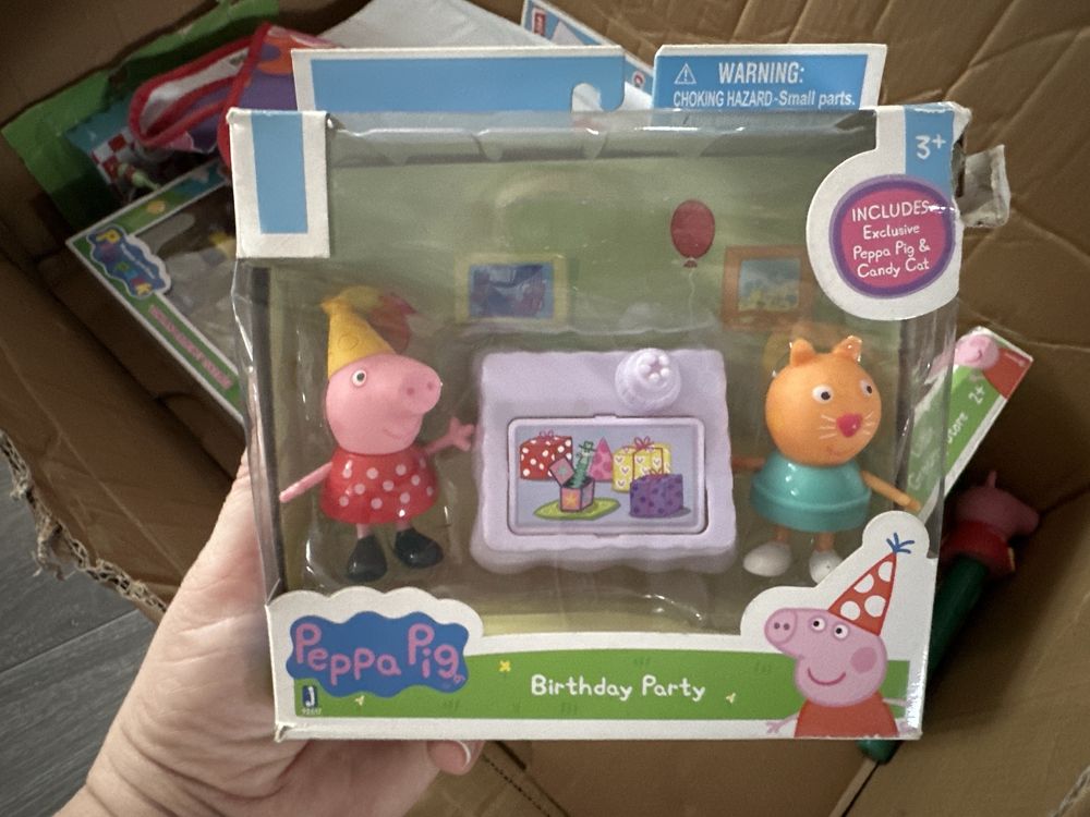 set figurine Peppa Pig, nou in cutie Birthday party pertecere