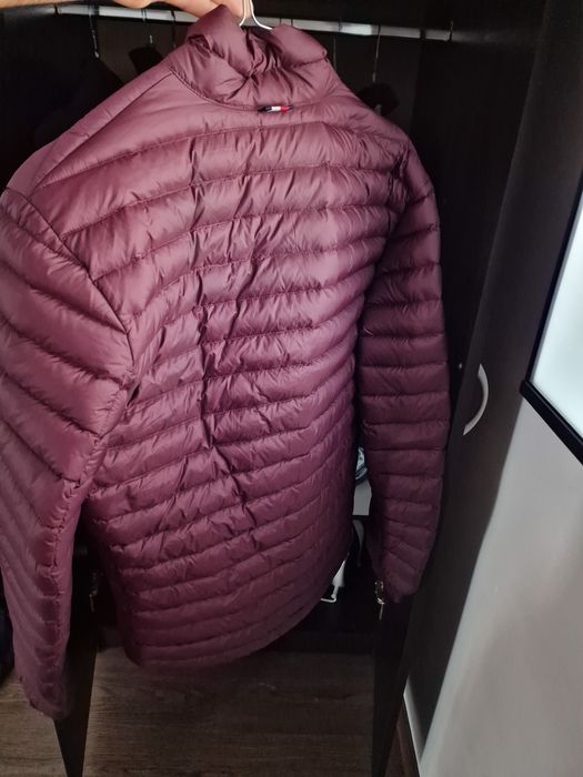 Vând geaca tommy hilfiger noua fără eticheta