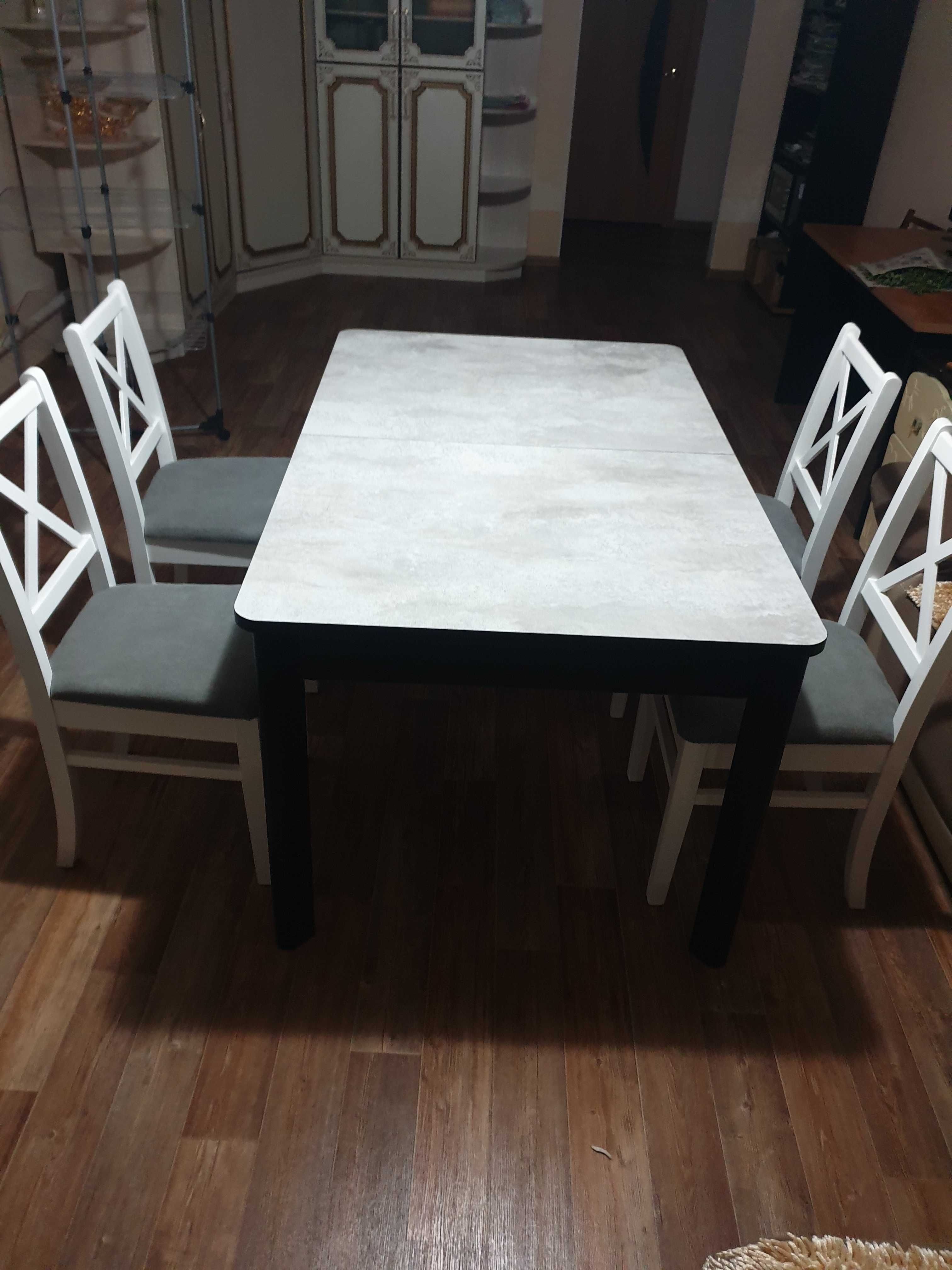 Продам  стол и 4 стула