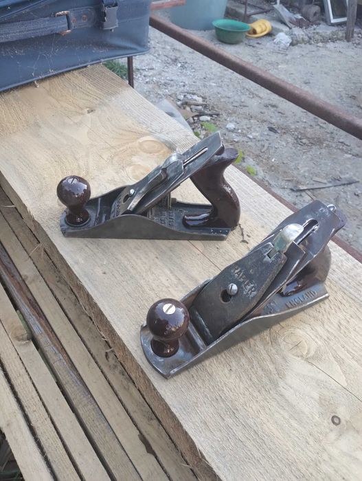 Rindele Manuale Englezesti