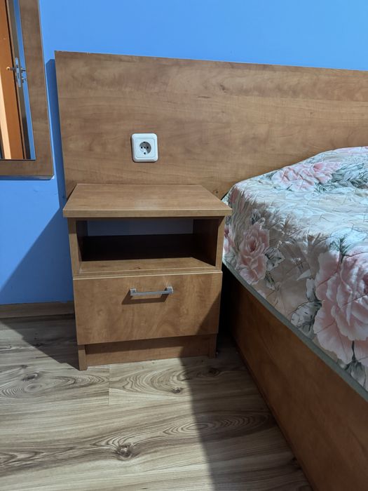 Продавам спален комплект