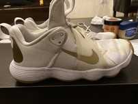 Nike маратонки за зала
