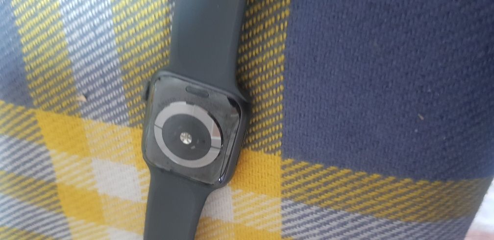 Продам Apple watch 4