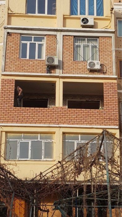 Кладка балконга гищт терамиз . Кирпич