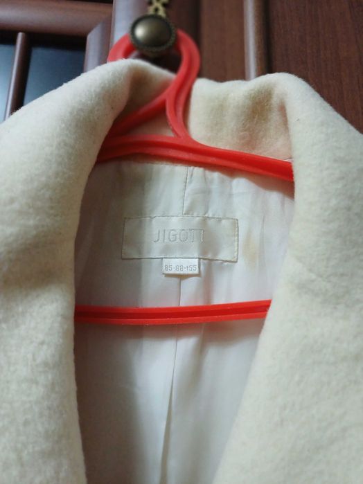 Прлдам белое драповое пальто