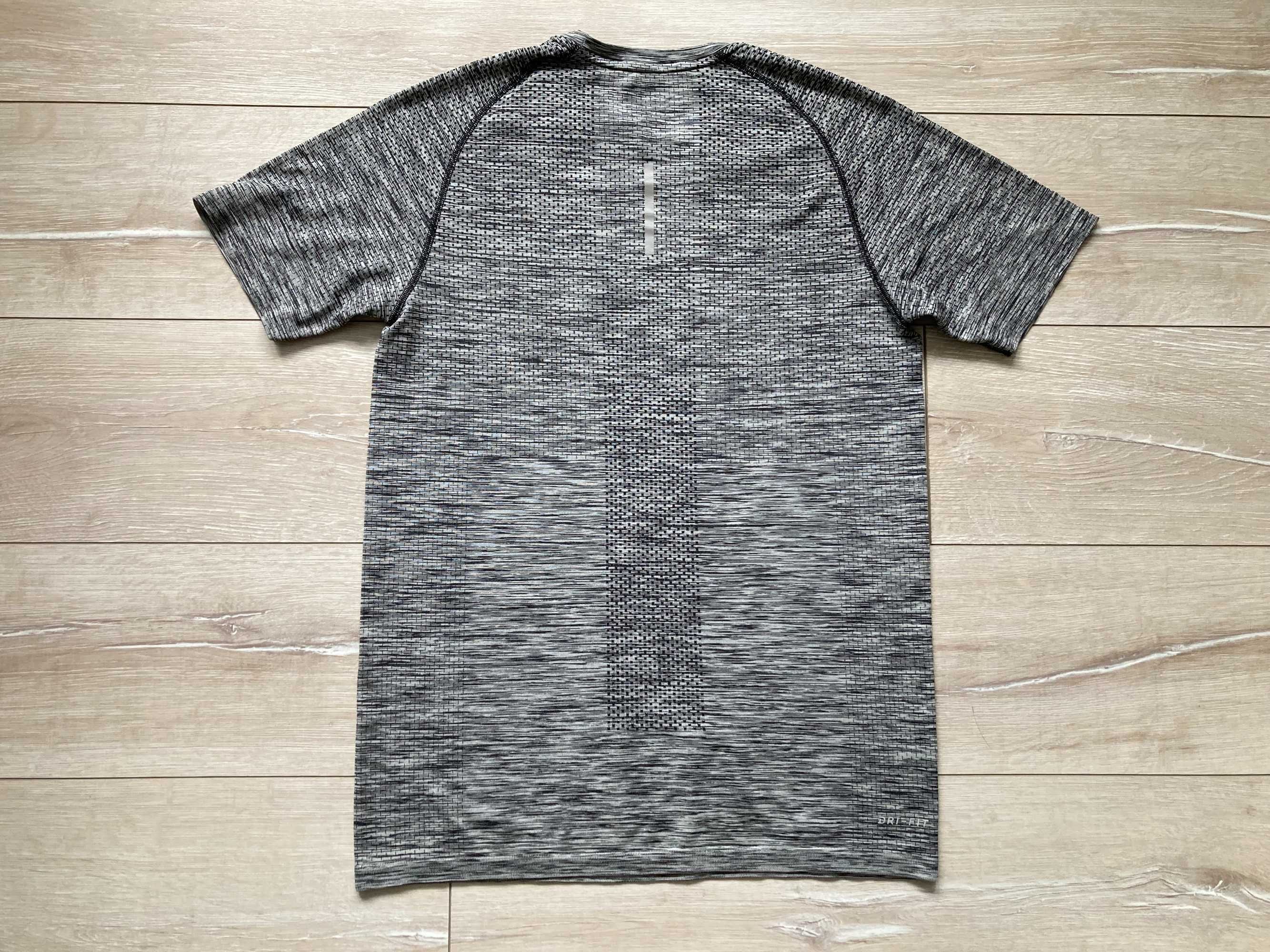 Найк Nike Running Knit Shortsleeve Dri Fit мъжка тениска размер М