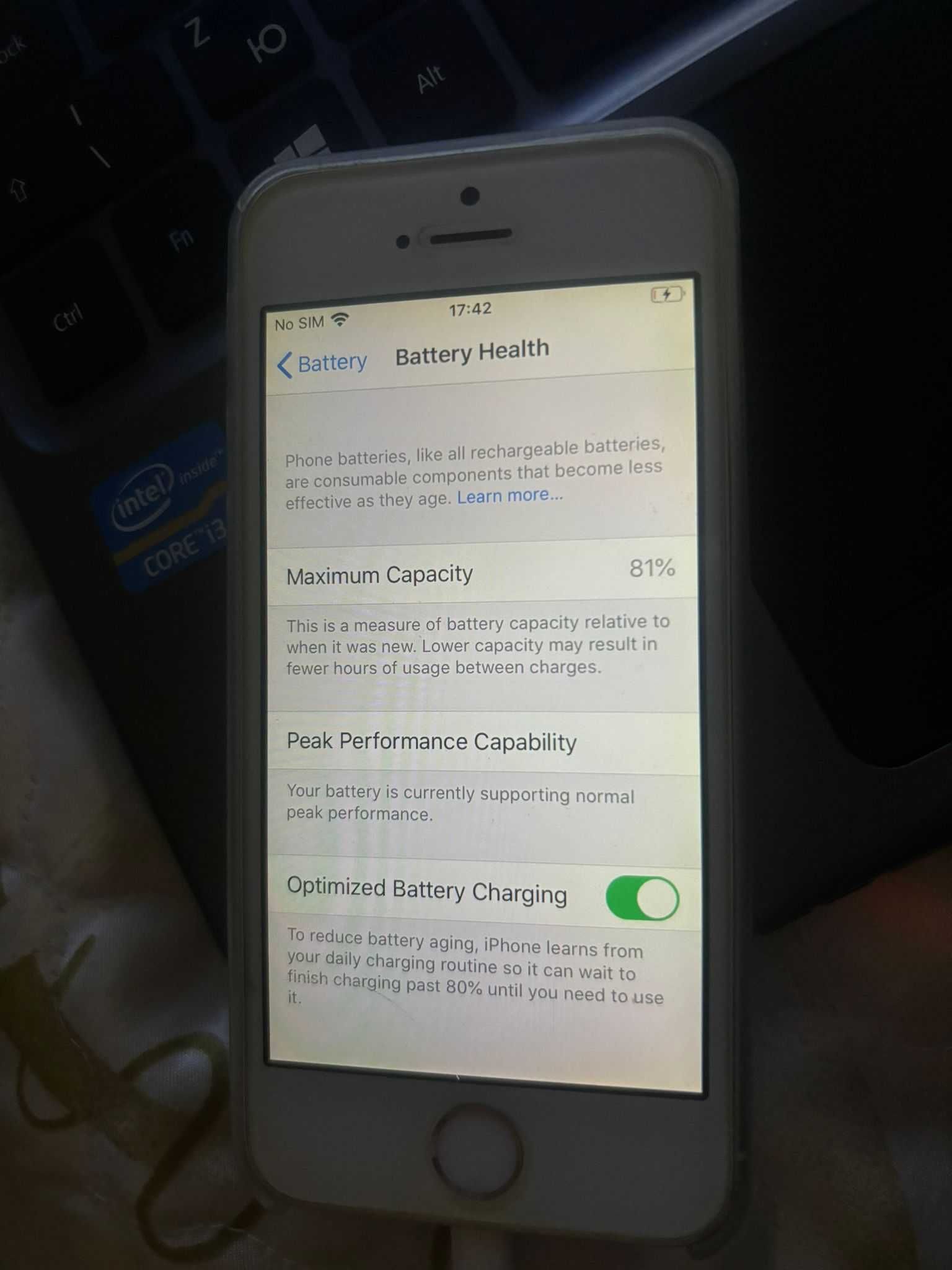 Iphone SE 16 GB {Много запазен}