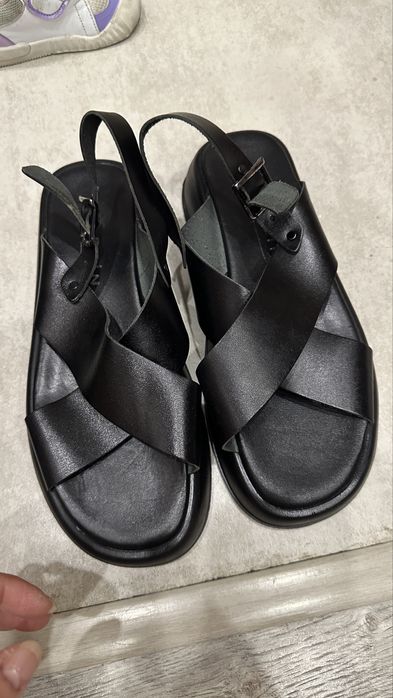 Босоножки черные, на толстой подошве