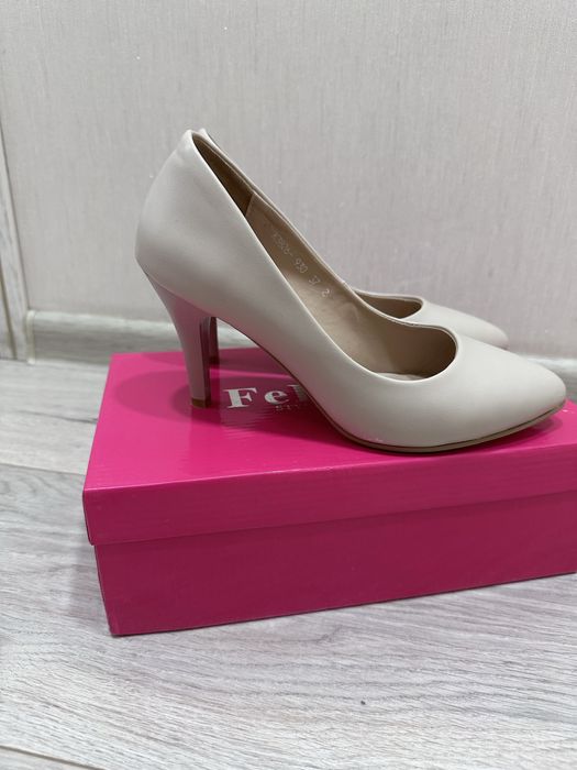 Продам туфли женские