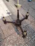 Lampa rustica cu trei brate, din lemn sculptat