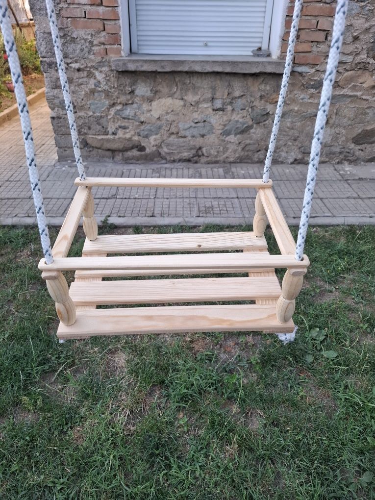 Детска дървена люлка