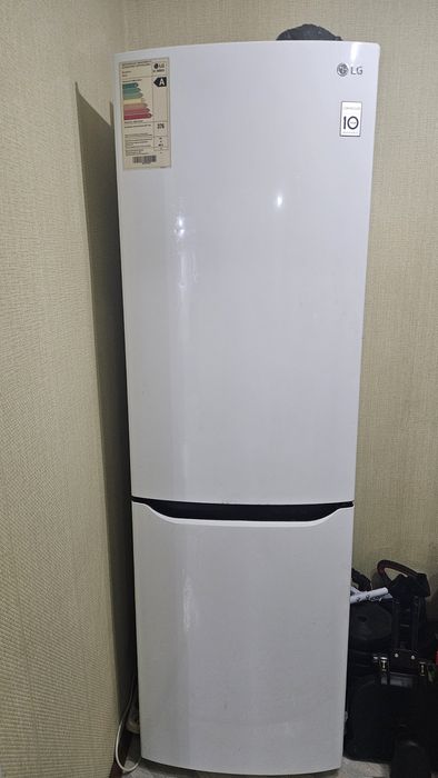 Продам холодильник LG в отличном состоянии, морозит хорошо