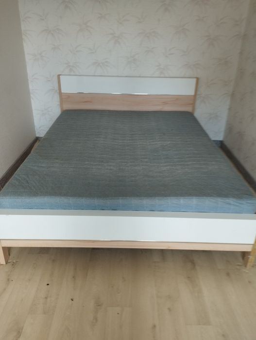 Двухспальная кровать б/у на Бухар жирау 54А