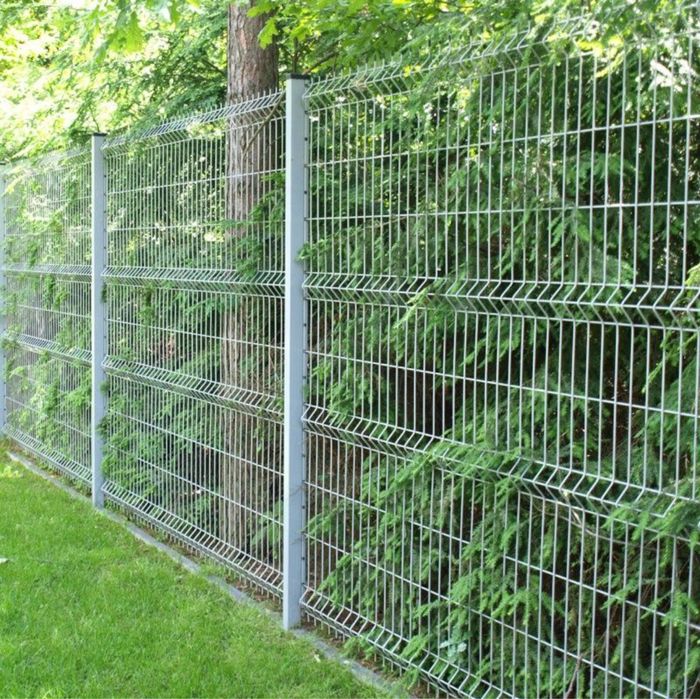 Executam garduri si porti