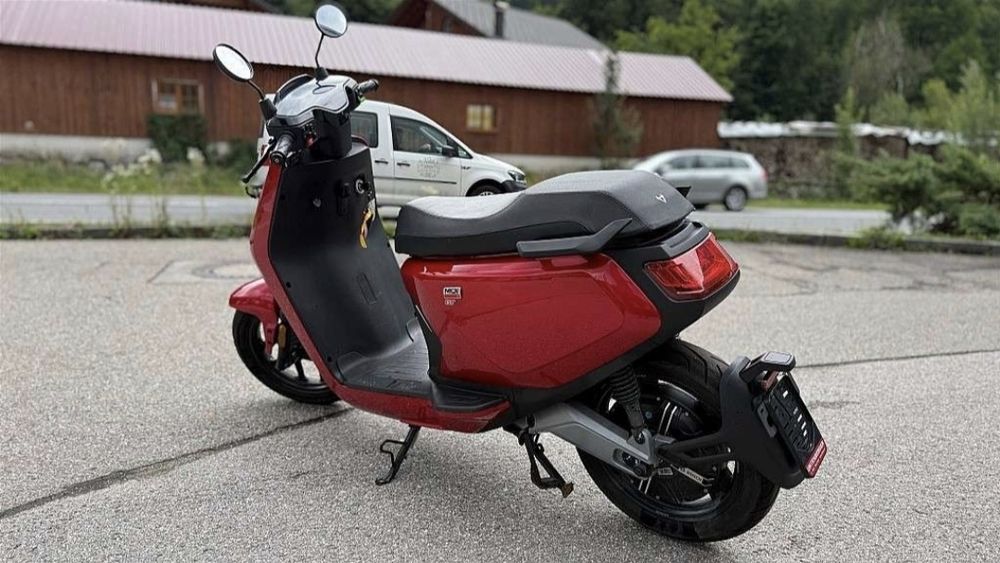 Scuter electric NIU MQI GT cu doua baterii.