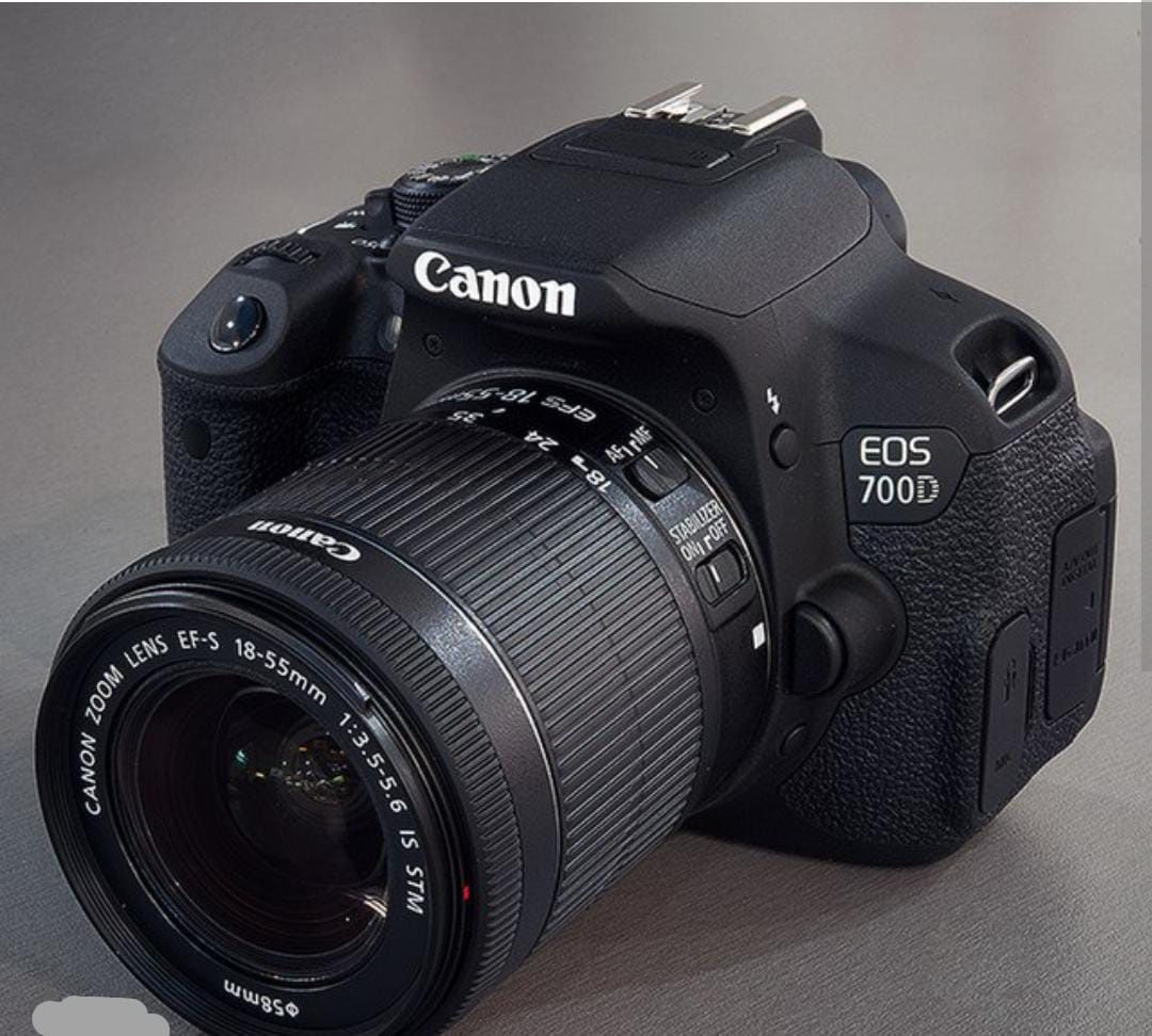 Продам фотоаппарат Canon d700 срочно