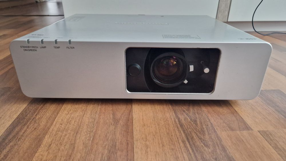 Videoproiector Panasonic PT-F100NT Lamp Time 1 ora de functionare