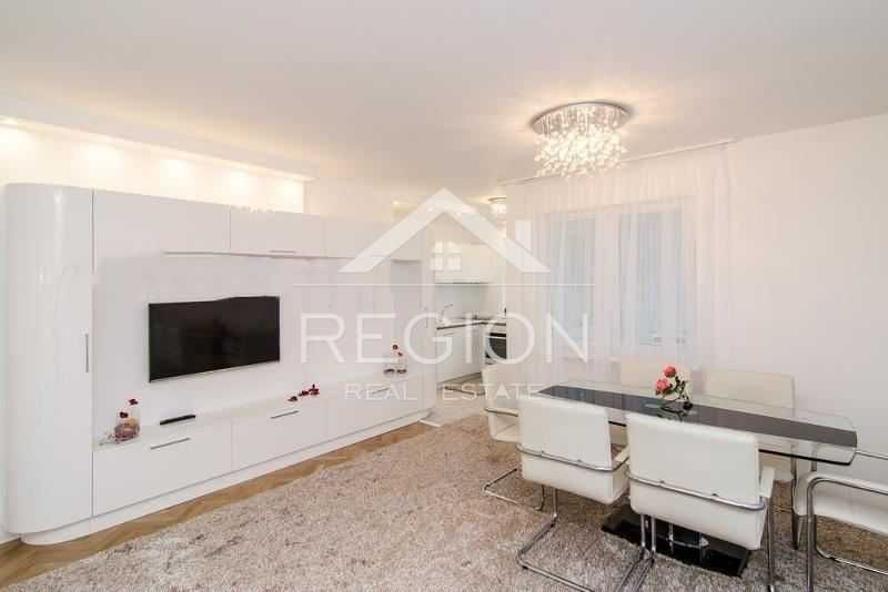 Дава се под наем Тристаен апартамент в Варна, Бриз - 100 кв.м за 850 € - Снимка #3