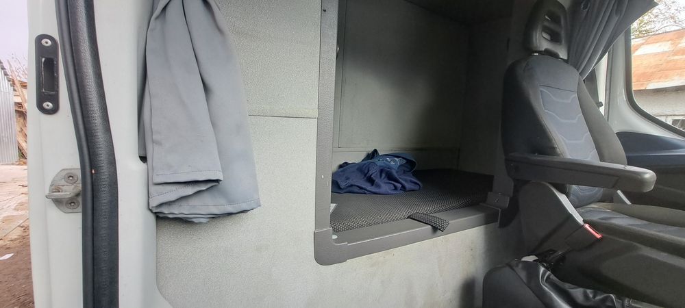 Vand pat iveco cu paravant