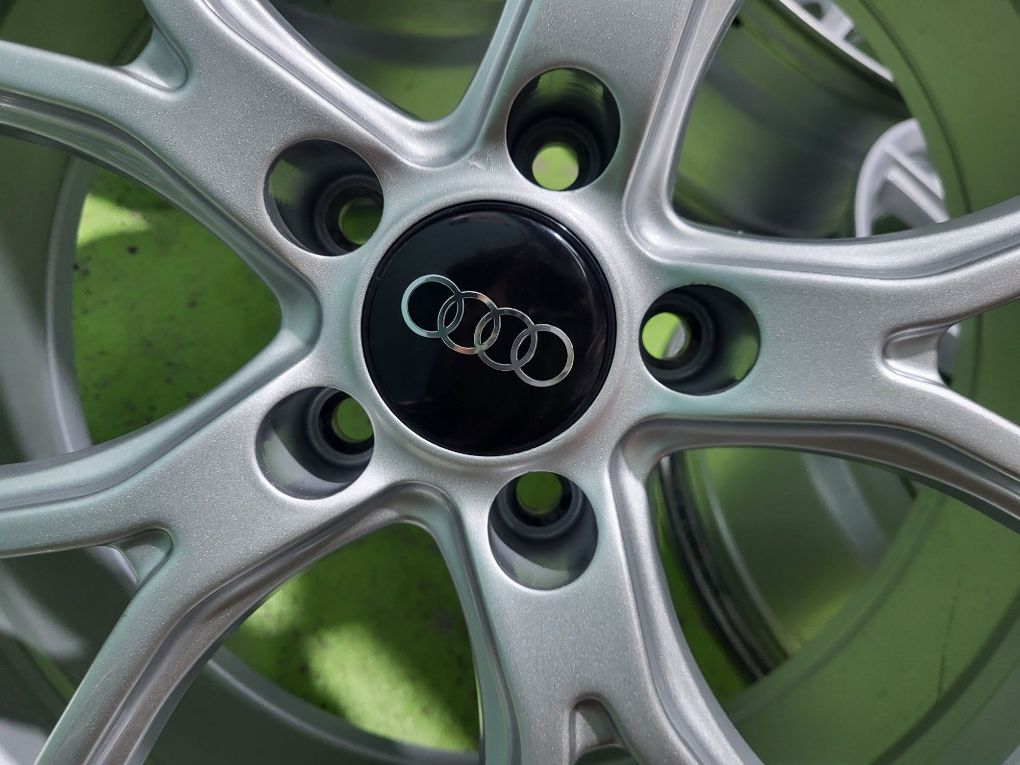 18 5x112 Audi A3 A4 A6 Vw Passat Touran Caddy Arteon Skoda 5х112