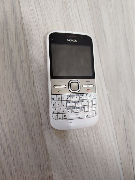 Nokia e5 holati yahshi