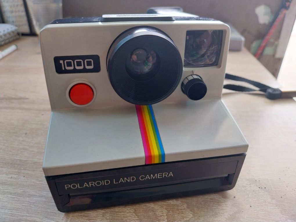 Продавам фотоапарат Polaroid