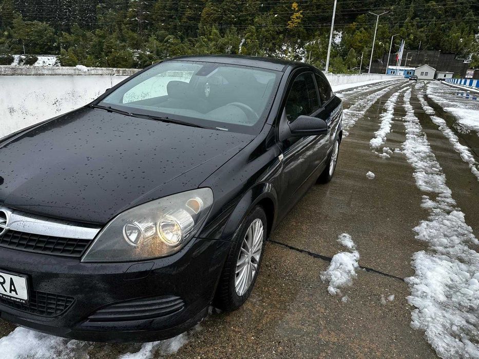 Opel Astra GTC black