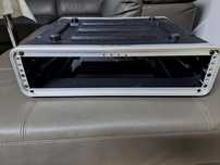Vând Rack Case 2U